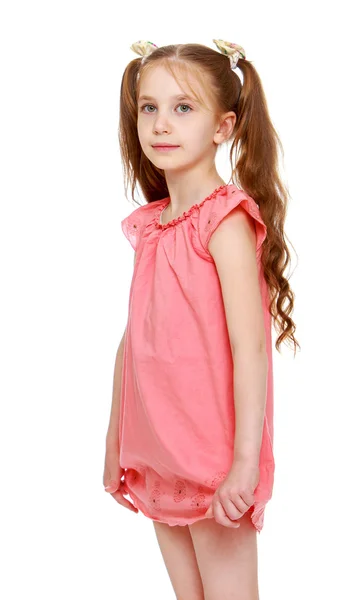 Meisje in roze jurk — Stockfoto