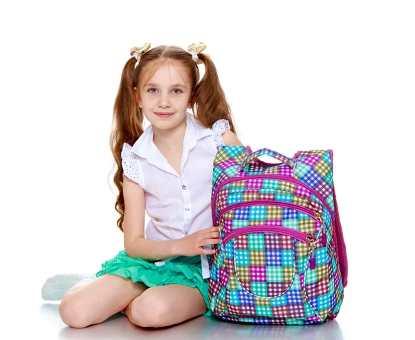 Menina com o portfólio escolar — Fotografia de Stock