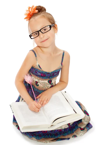 The girl draws book — Stock Photo, Image