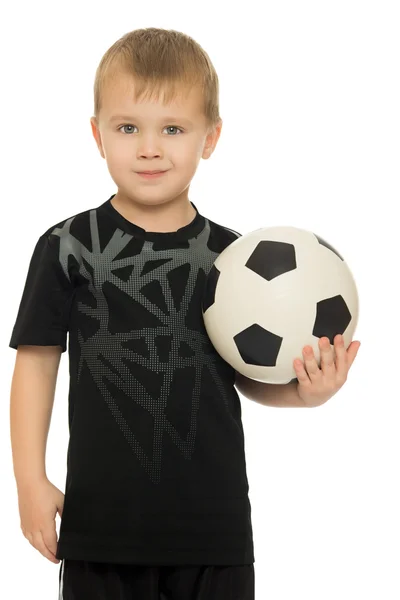 Malý chlapec s fotbalovým míčem — Stock fotografie