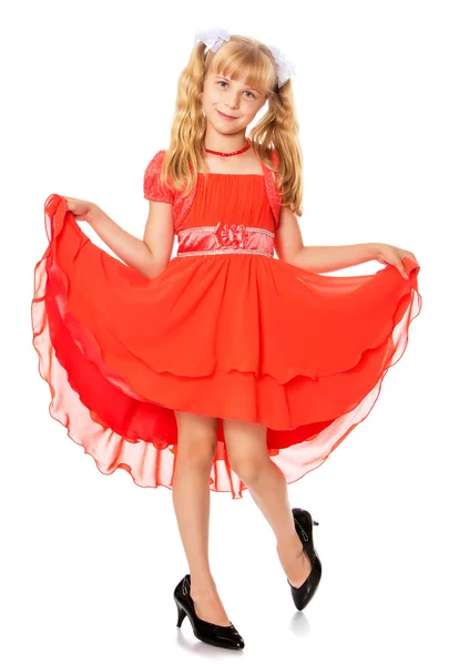 オレンジのドレスの少女 — ストック写真