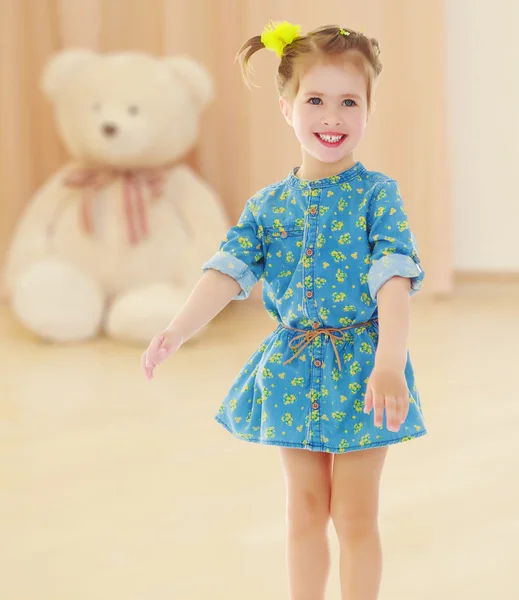 Little girl in short dress — Stock Photo, Image