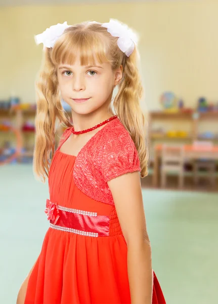 Niña en vestido naranja —  Fotos de Stock