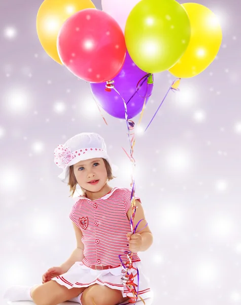 Dziewczyna trzymająca balony — Zdjęcie stockowe