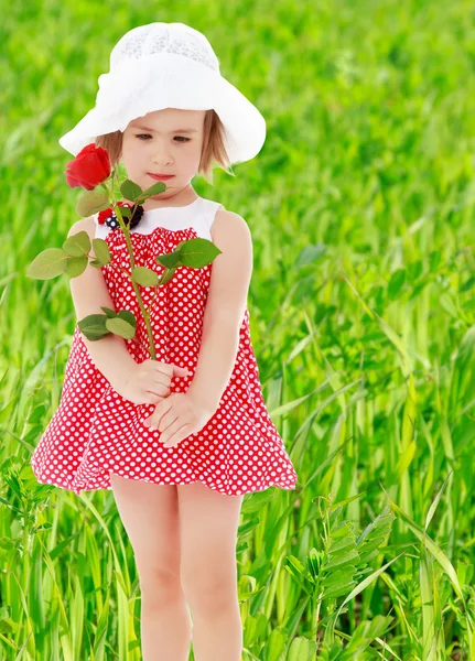 Ragazza con fiore di rosa — Foto Stock