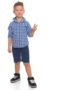 Çocuk elleri gösterir