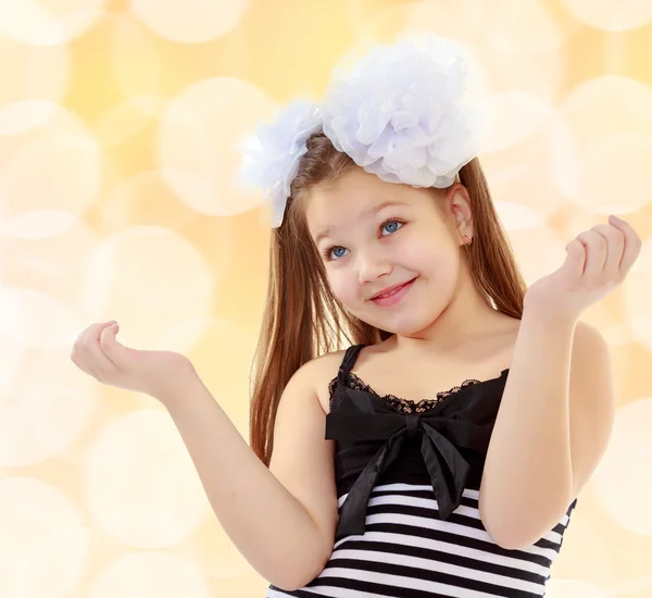 Teenage girl gesturing with hands — Stock Photo, Image