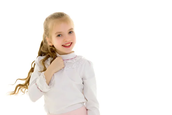 Retrato de una niña de primer plano.Aislado sobre fondo blanco. —  Fotos de Stock