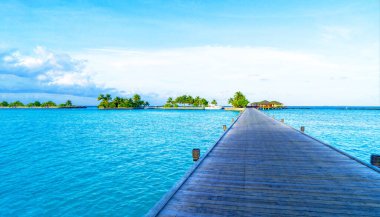 Su villaları, ideal tropikal adada bungalovlar.