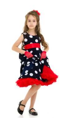 Retro Style Polka Dot Elbiseli Kız Ön Görünüm Portresi