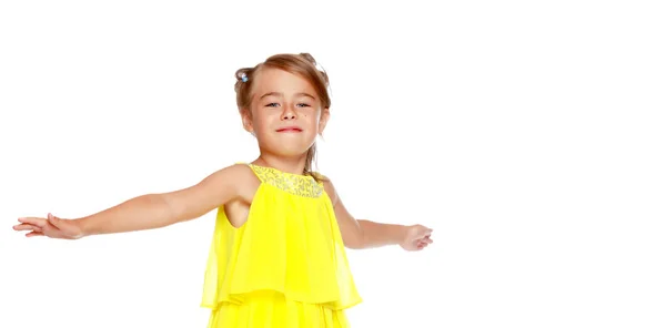 Porträtt av en liten flicka närbild.Isolerad på vit bakgrund. — Stockfoto