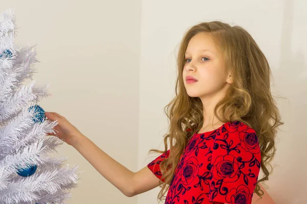 Side View of Beautiful Girl Posing Next White Christmas Tree — Stock Photo, Image