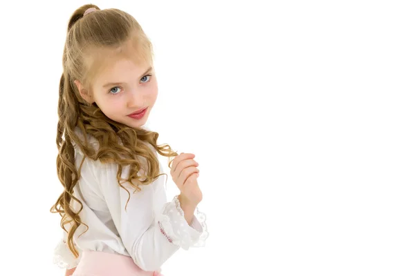 Porträt eines kleinen Mädchens in Nahaufnahme. Isoliert auf weißem Hintergrund. — Stockfoto