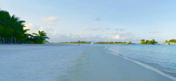 Panorama.Vue de dessus de la belle plage. Drone aérien de la mer turquoise — Photo