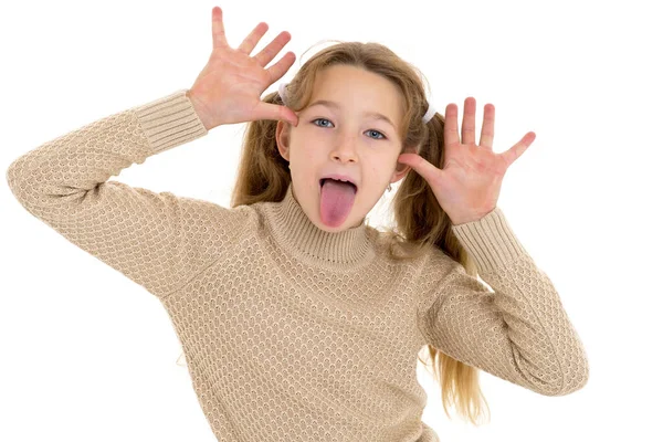Menina mostrando língua e gestos — Fotografia de Stock
