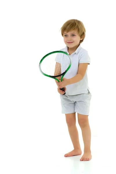 Tenis oynayan sevimli küçük çocuk.. — Stok fotoğraf