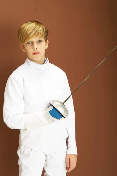 Boy fencer in white fencing costume with rapier — Stock Photo, Image