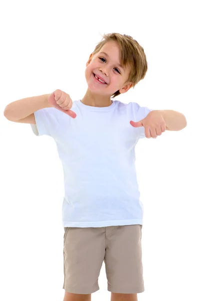 Χαρούμενο αγόρι που δίνει αντίχειρες — Φωτογραφία Αρχείου