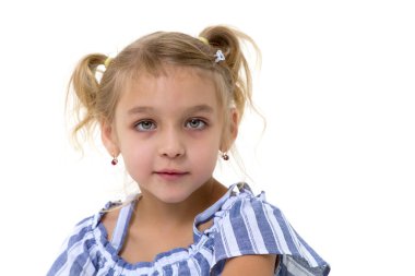 Güzel küçük bir kızın yakın plan yüzü..