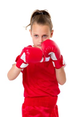 Kırmızı eldivenli reşit olmayan kız boksörü. Stüdyoda fotoğraf çekimi.