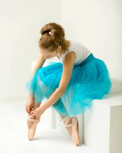 女芭蕾舞演员穿尖尖的鞋子.跳舞的概念. — 图库照片