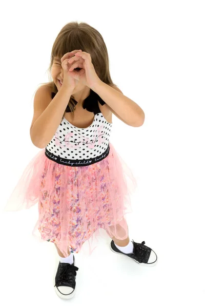 Πάνω άποψη του κοριτσιού κάνοντας χειρονομία από spyglass — Φωτογραφία Αρχείου