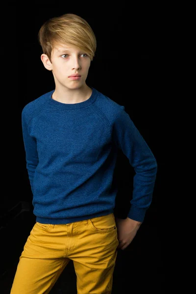 A stílusos tinédzser fiú portréja — Stock Fotó