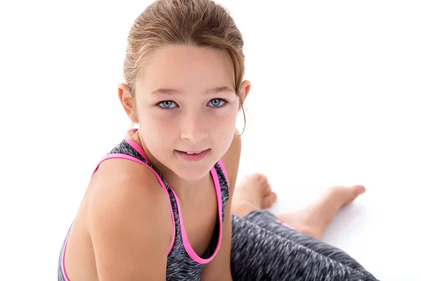 Teen girl posing on the floor in the studio. — Stock Photo, Image