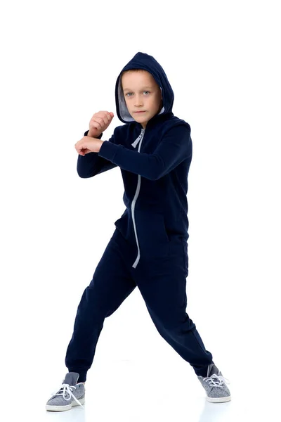 Preteen boy in blauen warmen Overalls — Stockfoto