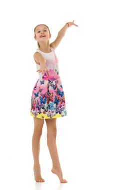 Sevimli Gülümseyen Kız Kameraya Durup Bakıyor