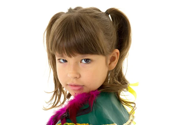 Etnik kostüm giyen bir kızın yakın portresi.. — Stok fotoğraf
