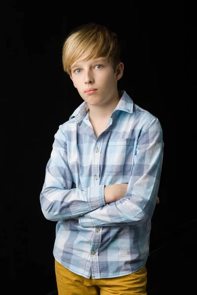 Teenage boy standing with folded hands — Stock fotografie