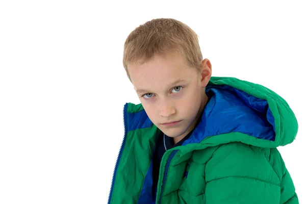 Stylowy chłopiec pozowanie w zimowej kurtce — Zdjęcie stockowe