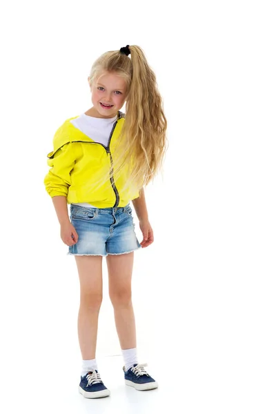 Портрет милої шестирічної дівчини — стокове фото
