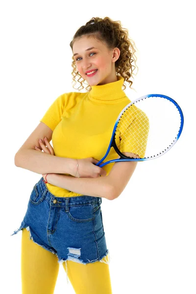 Portret van gelukkig meisje poseren met tennis racket — Stockfoto