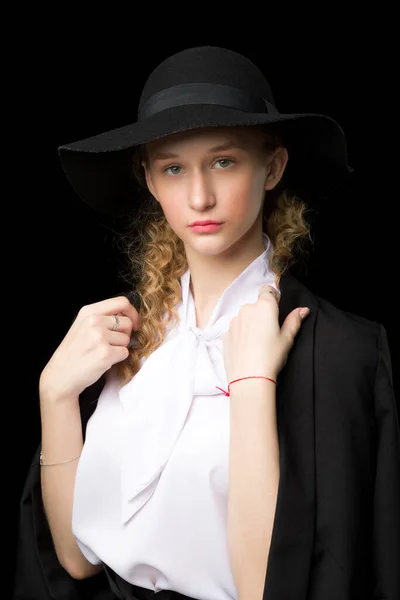 Retrato de joven adolescente en traje elegante —  Fotos de Stock