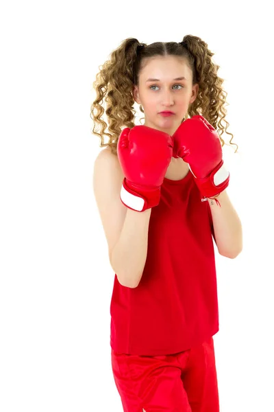 Adolescente rubia chica luchando en rojo boxeo guantes —  Fotos de Stock