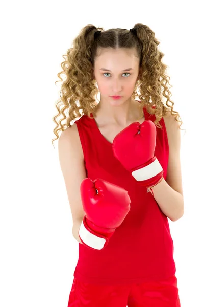 Portret van een meisje dat vecht in rode bokshandschoenen — Stockfoto
