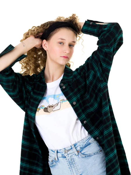 Menina adolescente loira bonita com cabelo encaracolado elegante — Fotografia de Stock