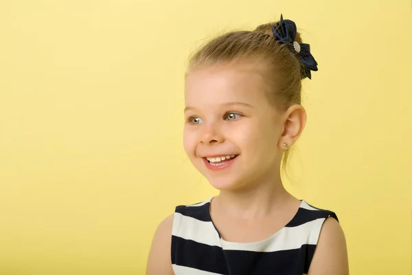 Close up shot of beautiful joyful blonde girl — Stock Photo, Image