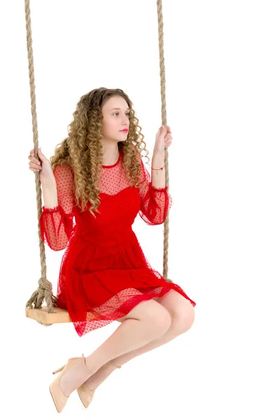 Full length shot van jong meisje op swing — Stockfoto