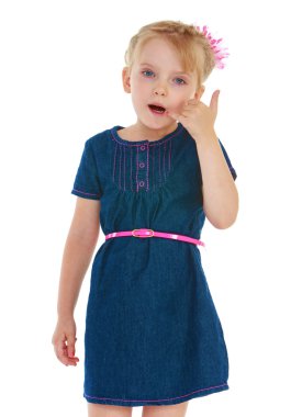 elleriyle işaret olumlu küçük kız