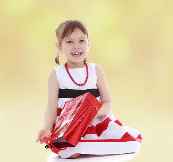 Smiling girl sitting on the floor — Stock Photo, Image