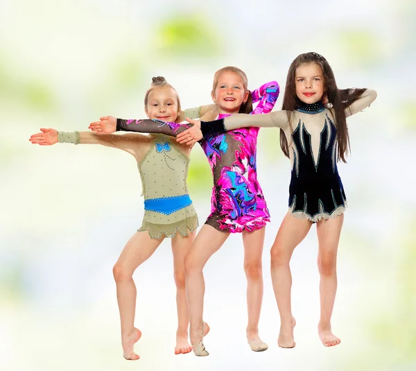 Groep van kinderen acrobaten — Stockfoto