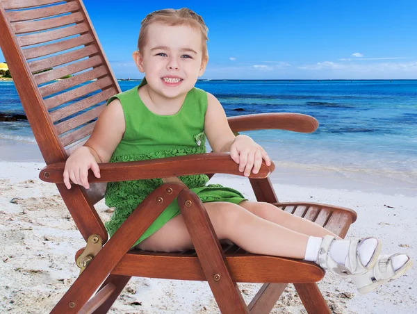 Smiling little girl — Stock Photo, Image