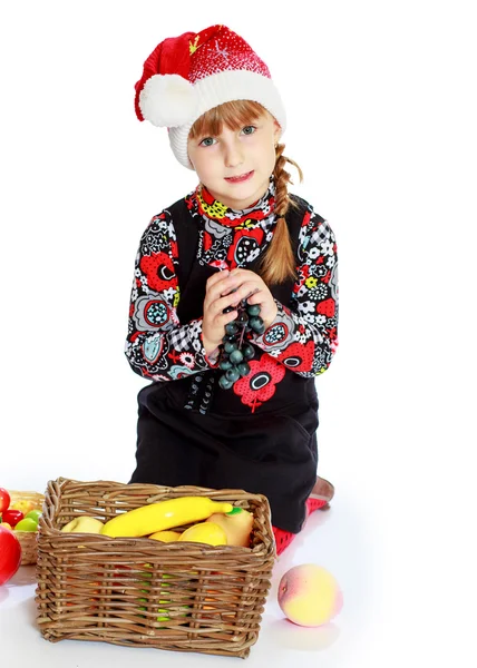 Santa claus şapka ale ders, küçük kız. — Stok fotoğraf