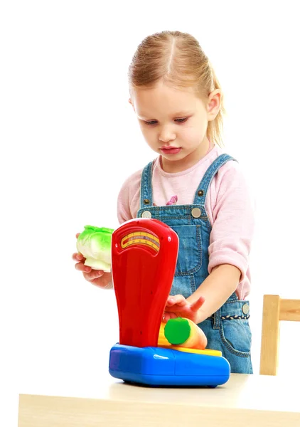 Little girl hanging in the balance fruit . — Stock Photo, Image