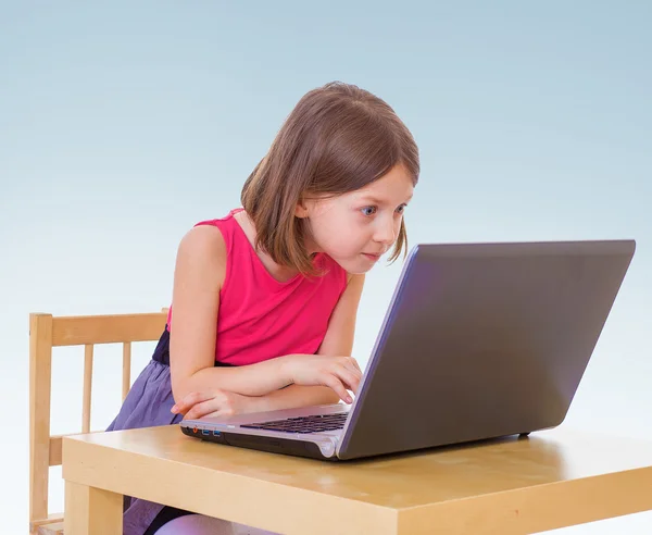 Girl with a computer — Stock Photo, Image