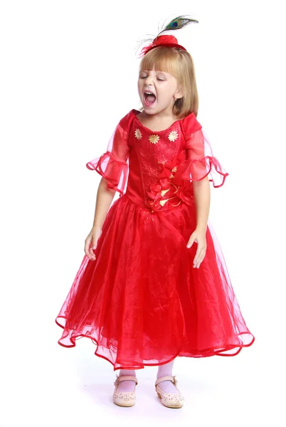 Petite fille en robe de bal rouge . — Photo