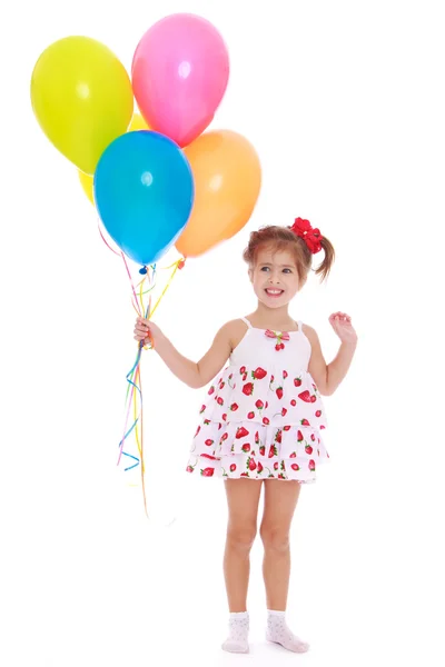 Sorrindo menina com contas em suas mãos . — Fotografia de Stock